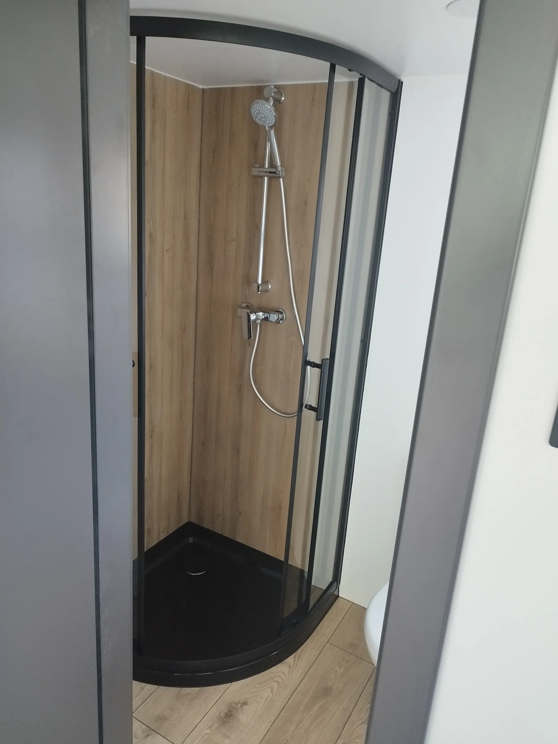 Off-Grid – galéria tiny house, dom na kolesách, obrázok 2